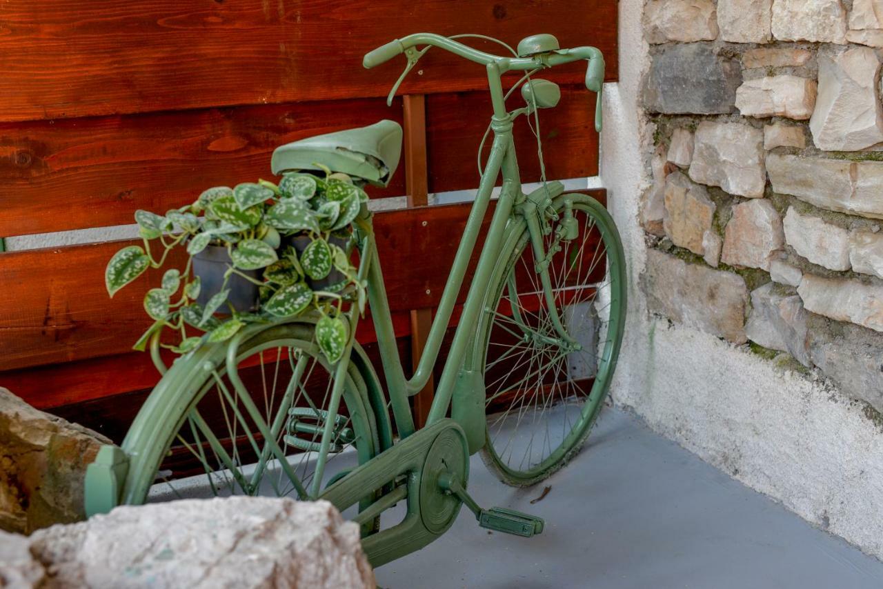 Vintage Garden Apartment Pula Ngoại thất bức ảnh