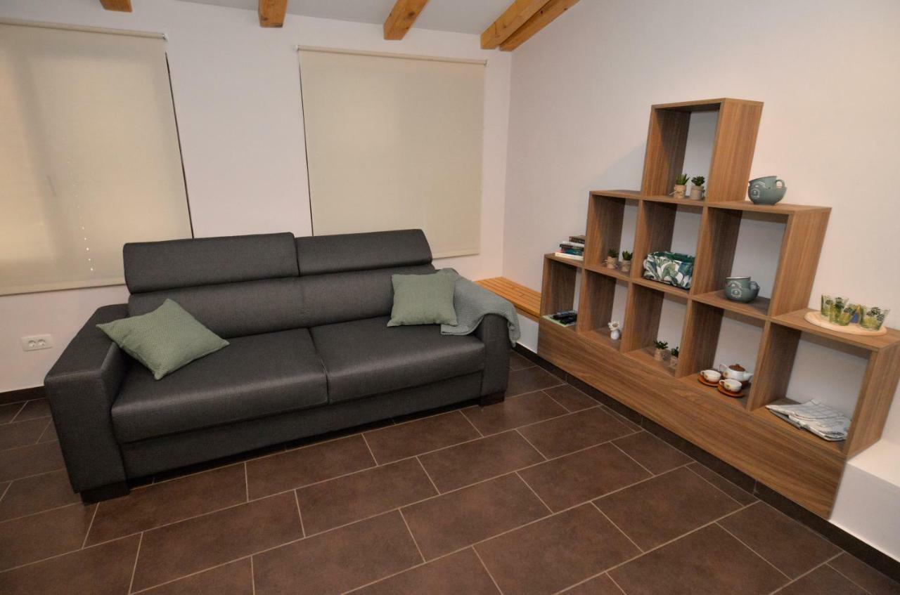 Vintage Garden Apartment Pula Ngoại thất bức ảnh