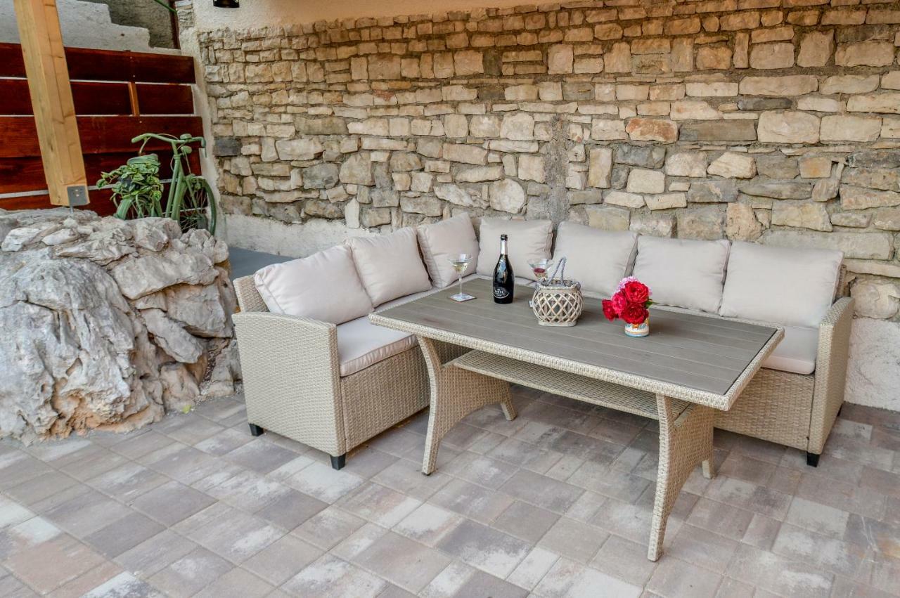 Vintage Garden Apartment Pula Ngoại thất bức ảnh