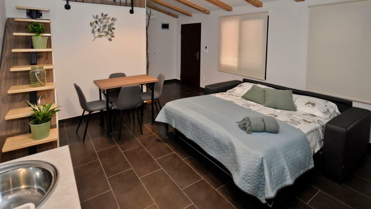 Vintage Garden Apartment Pula Ngoại thất bức ảnh