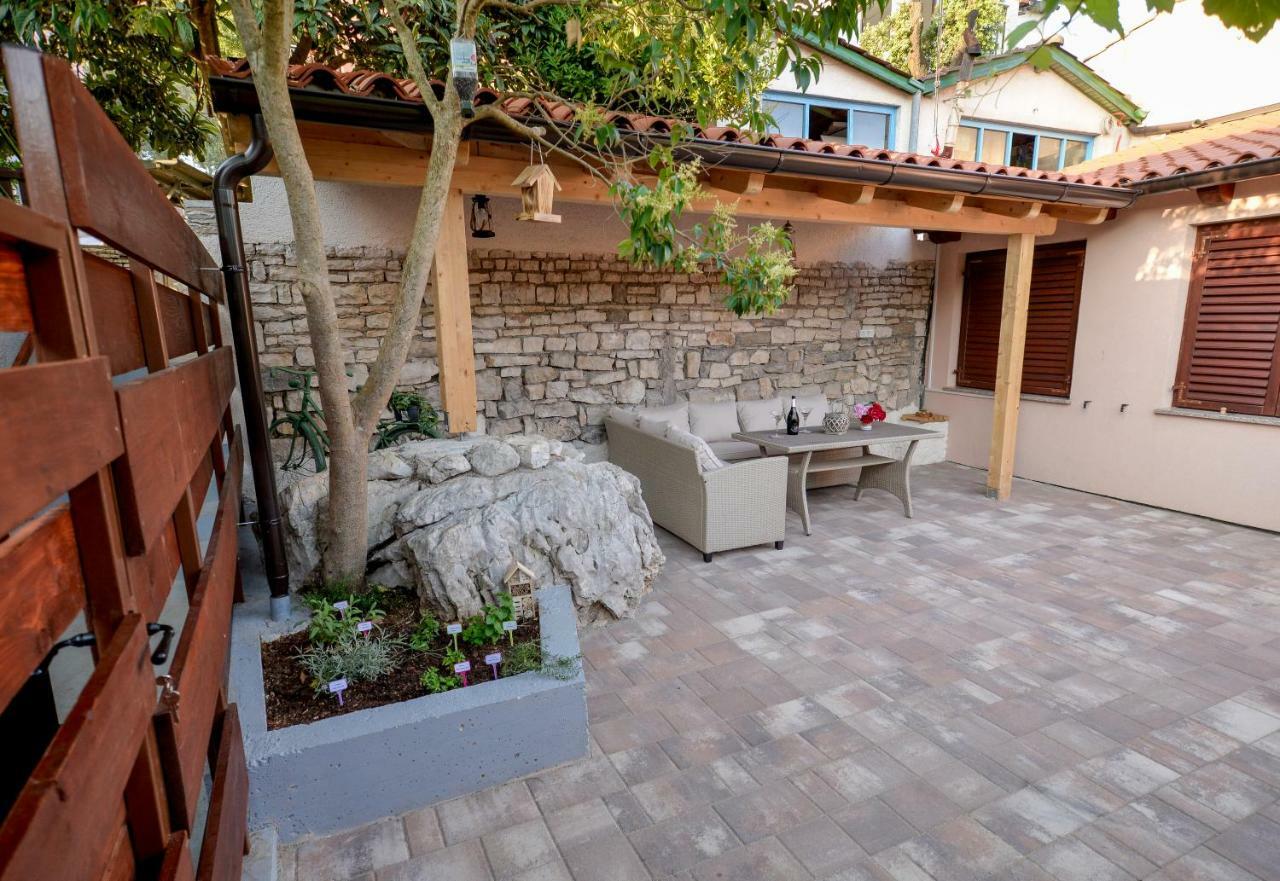 Vintage Garden Apartment Pula Ngoại thất bức ảnh